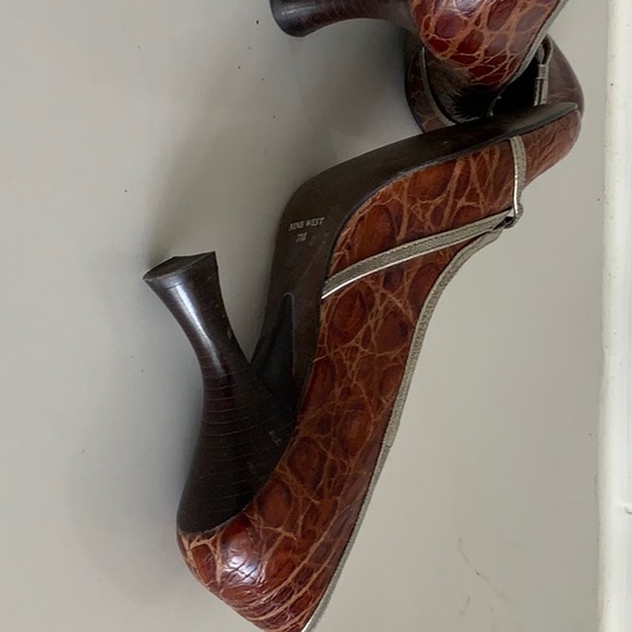 Nine West cognac croc embossed shoes - Picture 2 of 3